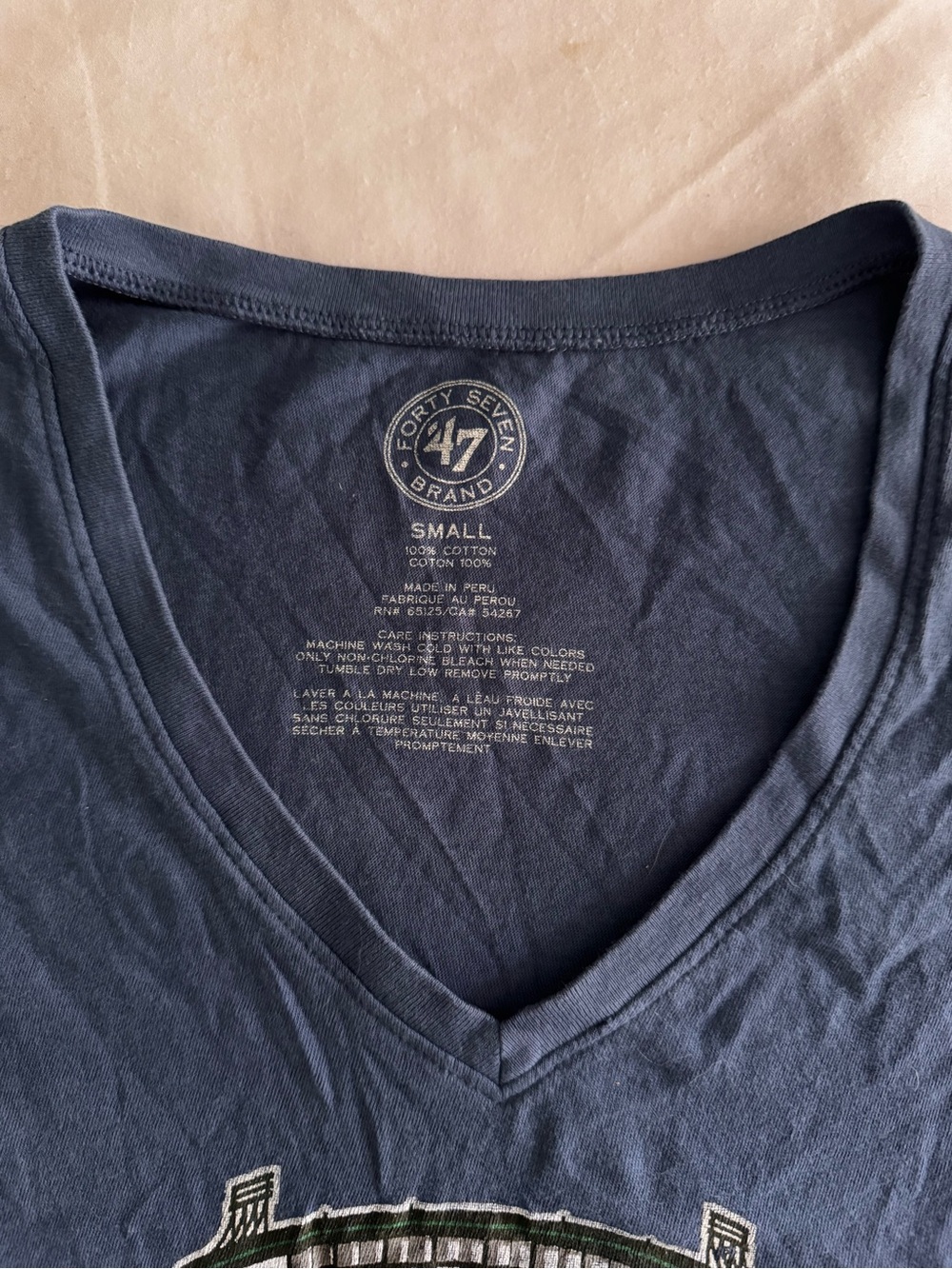 '47 Brand Navy Wrigley Field Graphic V-Neck Tee - Picture 2 of 3